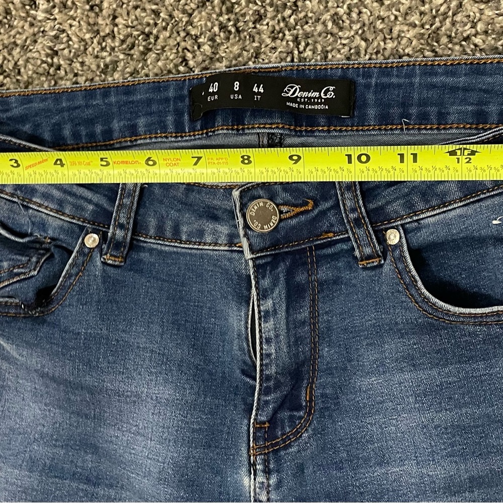 Denim & Co distressed jean with cute cuff size 8 - Picture 3 of 5